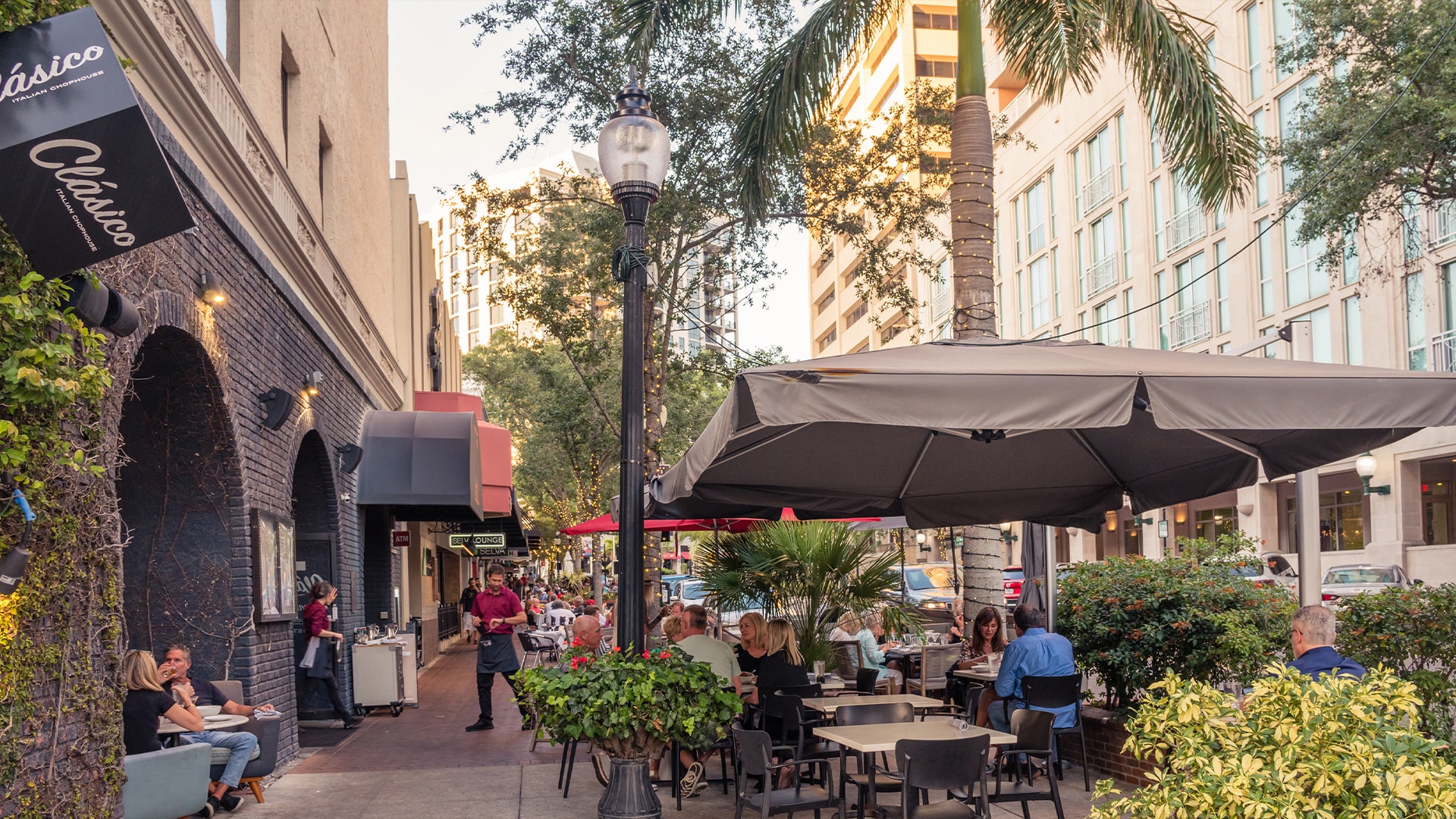 Downtown Sarasota shoppes and restaurants